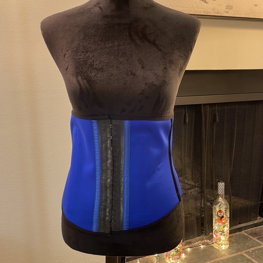 Ann Chery: Two identical waist trainers - Picture 2 of 16